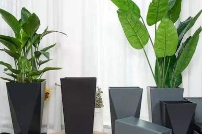 Custom large plastic plant pots (1)