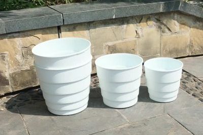 Full depth round plastic planter (3)