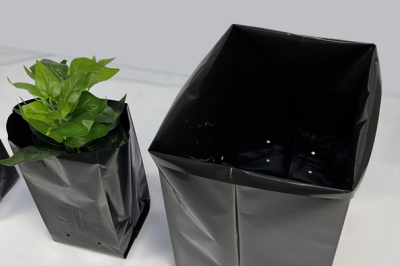 Large capacity plastic grow bags (2)