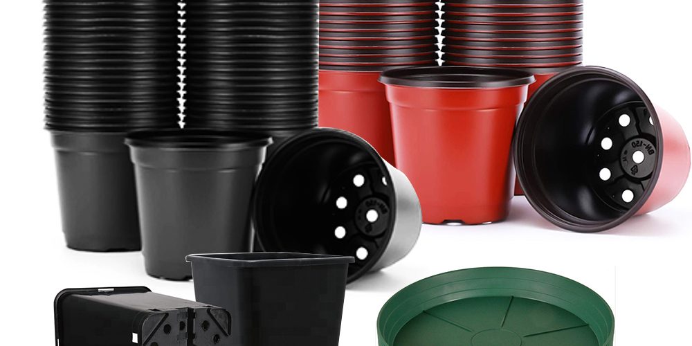 Square plastic black nursery pot (4)