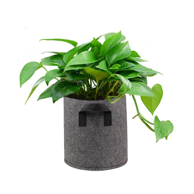 Fabric grow bag for plant growth and gardening use