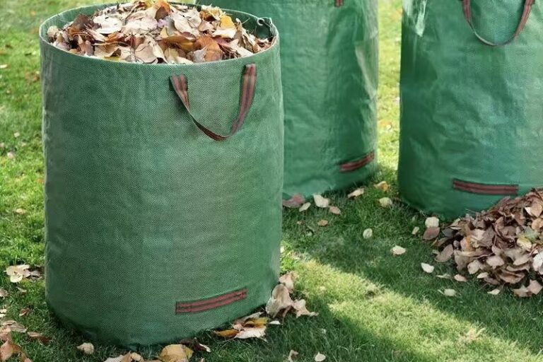 Foldable reusable plastic grow bag for garden use